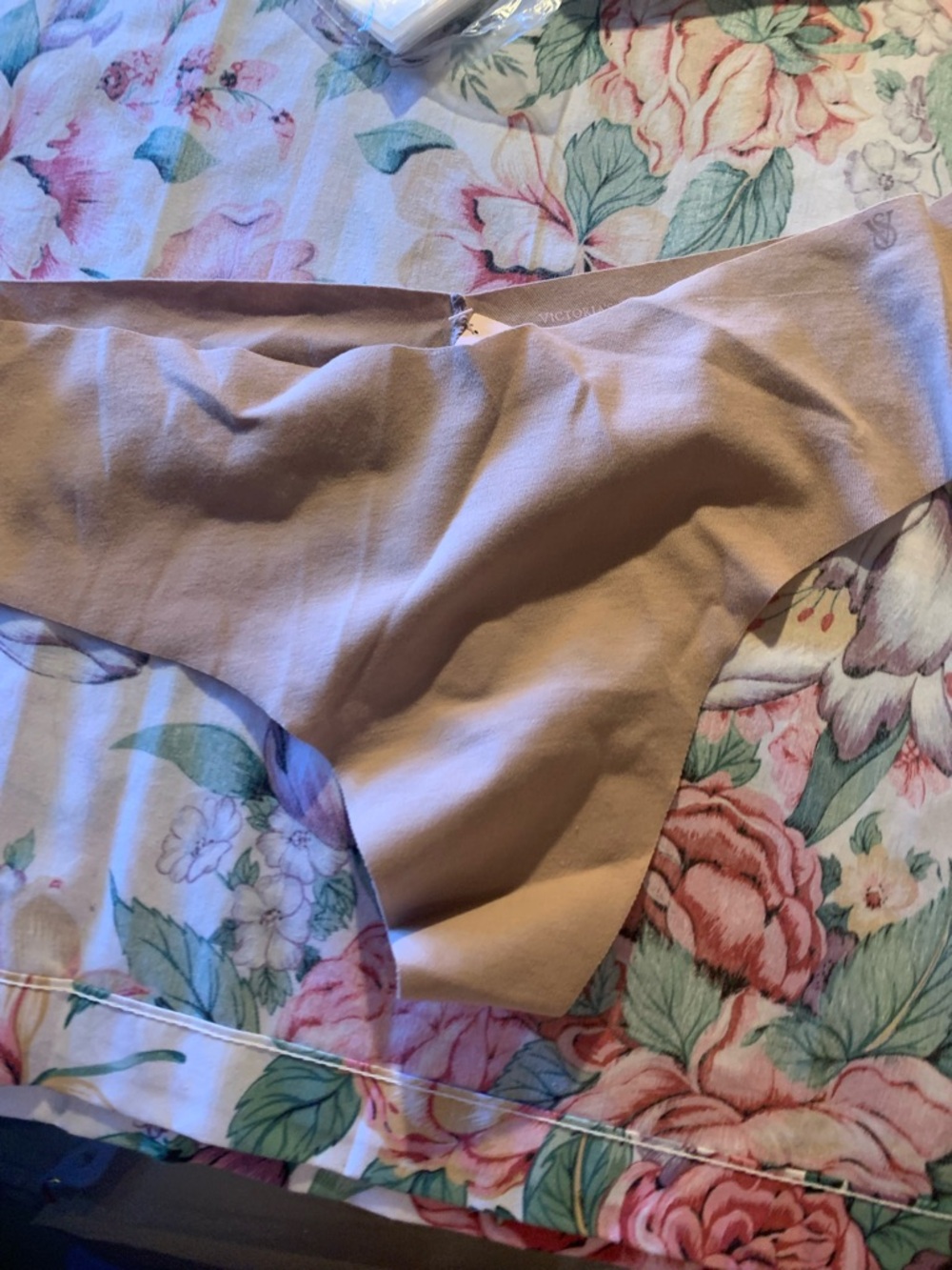 NWT Victoria's Secret Nude Seamless Thong Panty Size XLarge